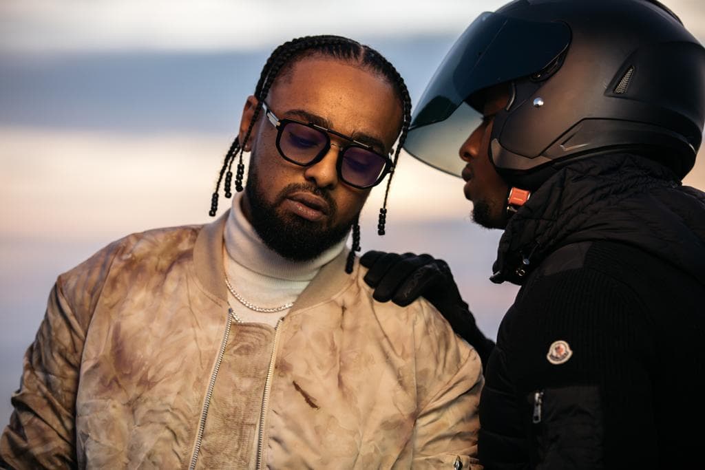 Featured article background