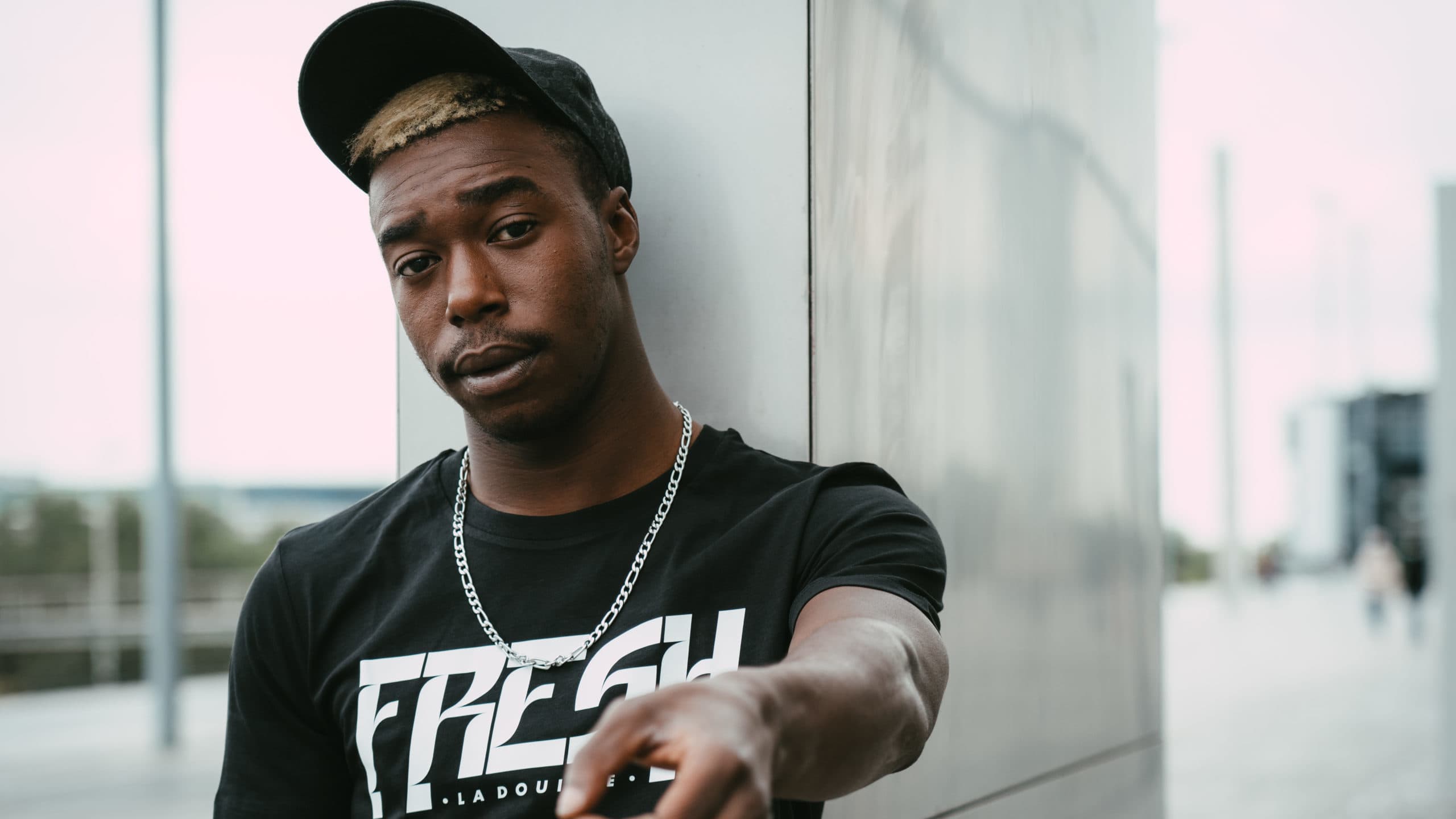 Featured article background